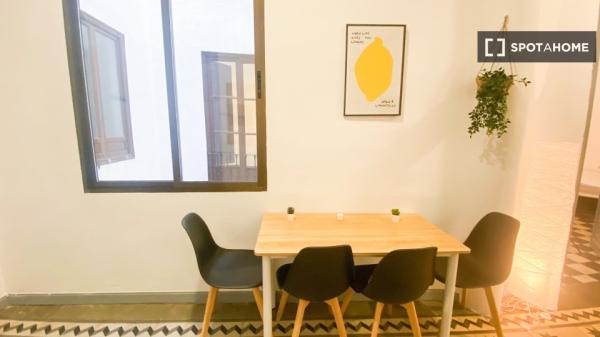 Pokój we wspólnym mieszkaniu w Granadzie