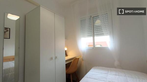 Pokój we wspólnym mieszkaniu w Granadzie