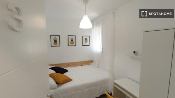 Pokój we wspólnym mieszkaniu w Granadzie