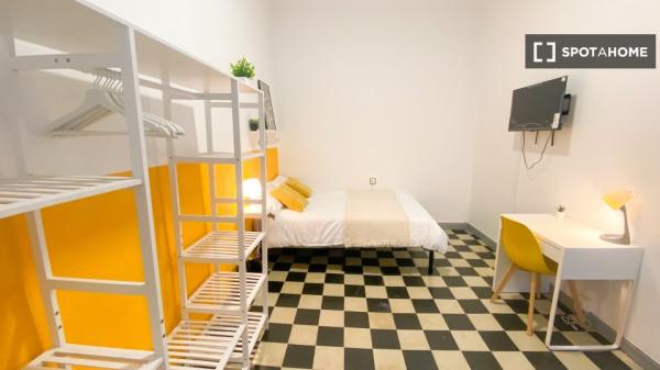 Pokój we wspólnym mieszkaniu w Granadzie