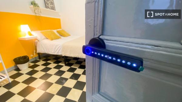 Pokój we wspólnym mieszkaniu w Granadzie