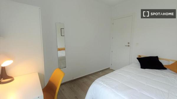 Pokój we wspólnym mieszkaniu w Granadzie