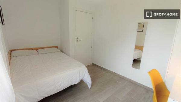 Pokój we wspólnym mieszkaniu w Granadzie