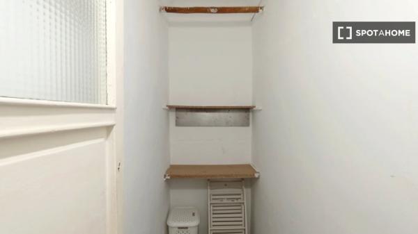 Room in shared apartment in Granada