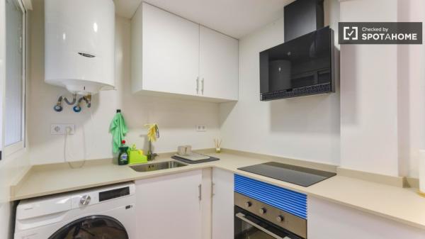 Room for rent in 3-bedroom apartment in Valencia