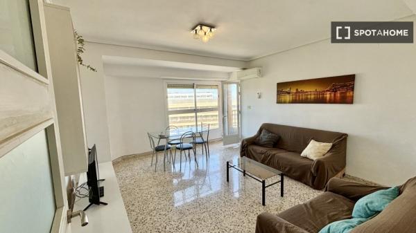 Room in shared apartment in Valencia