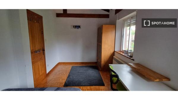Room in shared apartment in Cabezón de la Sal