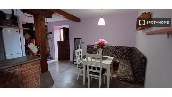 Room in shared apartment in Cabezón de la Sal