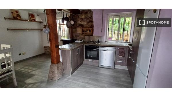 Room in shared apartment in Cabezón de la Sal