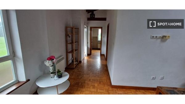 Room in shared apartment in Cabezón de la Sal