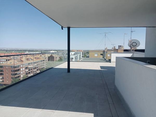 Ático en venta en avenida Cesáreo Alierta, 100