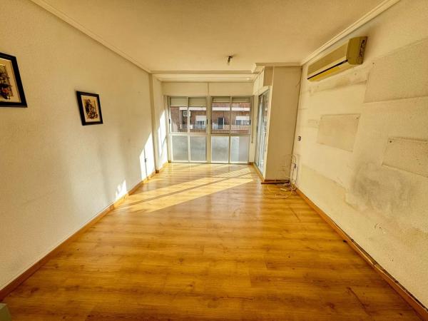 Piso en calle Poeta Fco. Salinas Garcia, 17