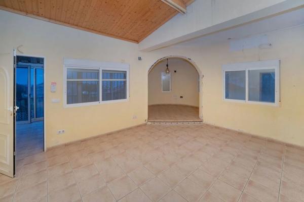 Casa independiente en carretera Alicante-Valencia