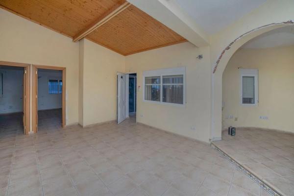 Casa independiente en carretera Alicante-Valencia