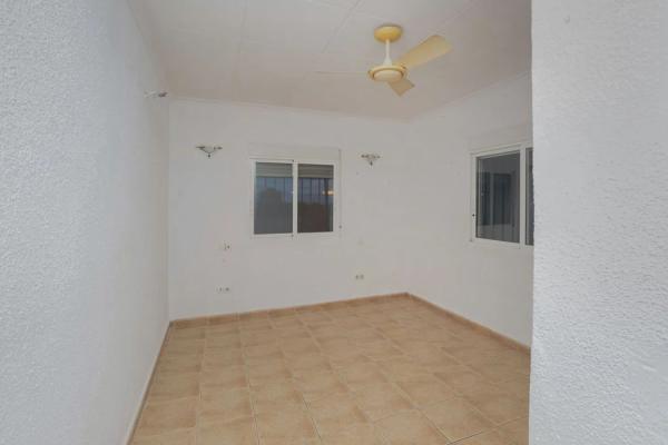 Casa independiente en carretera Alicante-Valencia