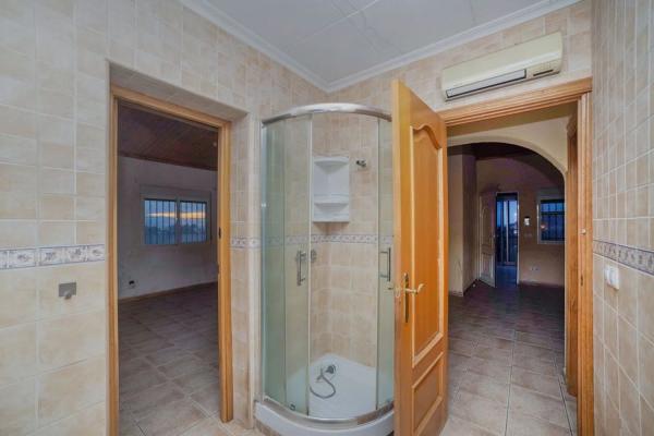 Casa independiente en carretera Alicante-Valencia