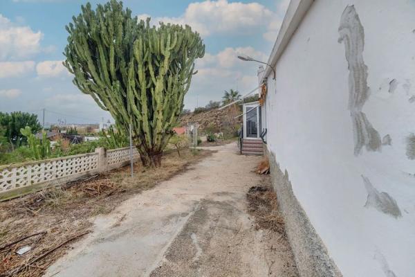 Casa independiente en carretera Alicante-Valencia