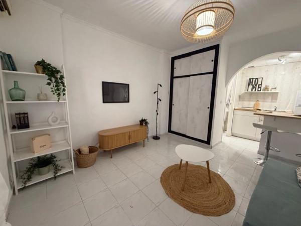 Estudio en calle Argolidas, 5