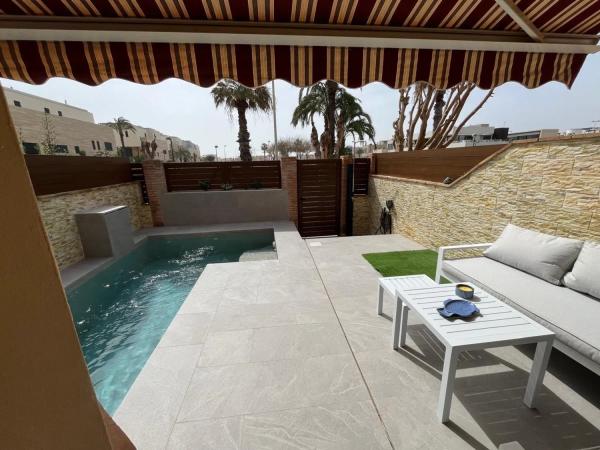 Chalet adosado en calle Gladiolo