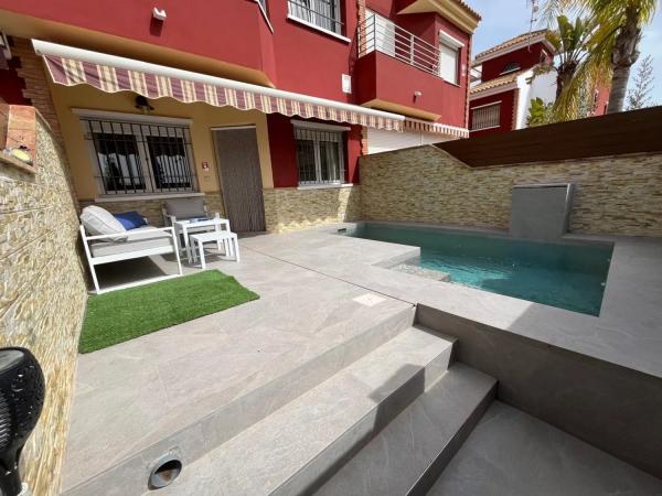 Chalet adosado en calle Gladiolo