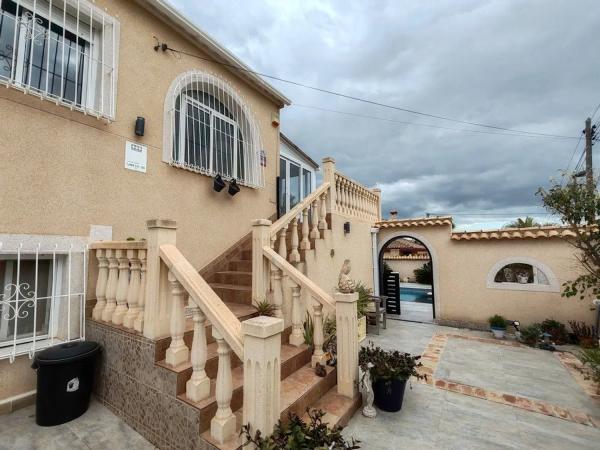 Casa independiente en calle Higuera, 3
