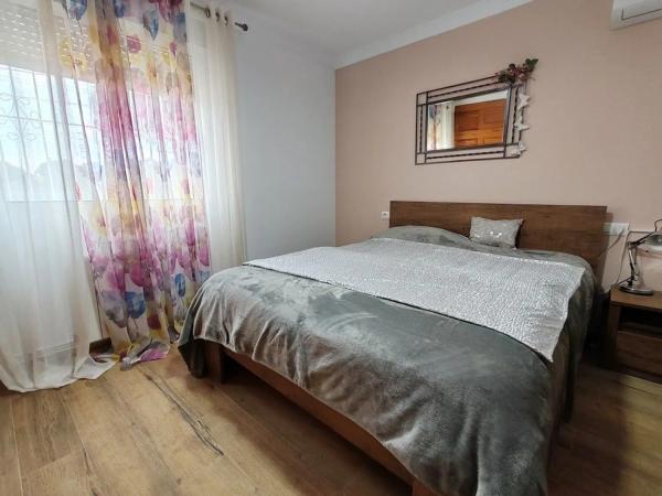 Casa independiente en calle Higuera, 3