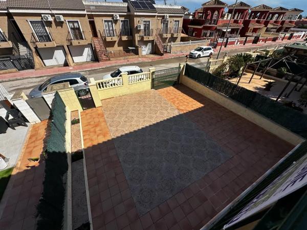 Chalet adosado en calle Holanda, 51