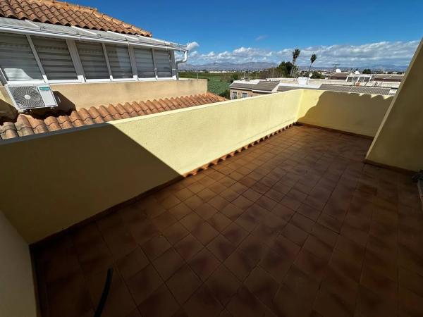 Chalet adosado en calle Holanda, 51