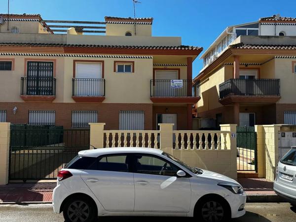 Chalet adosado en calle Holanda, 51