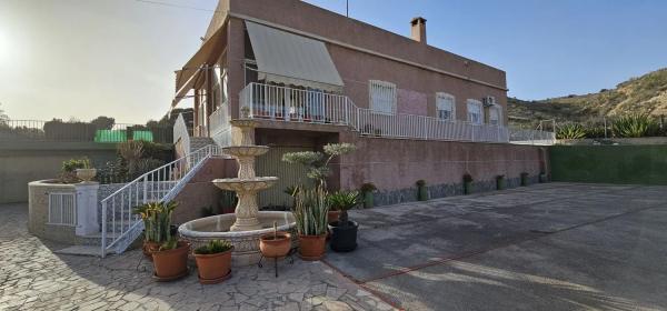 Casa independiente en camino del Dipòsits, 402