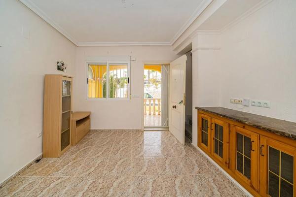 Chalet pareado en calle el Grove