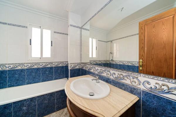 Chalet pareado en calle el Grove