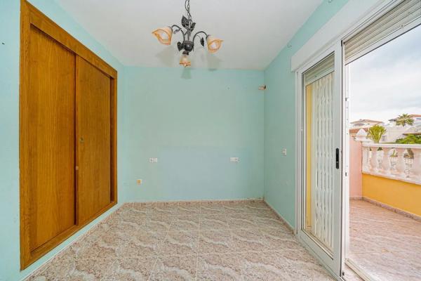 Chalet pareado en calle el Grove