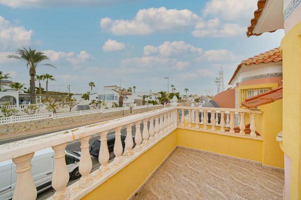 Chalet pareado en calle el Grove