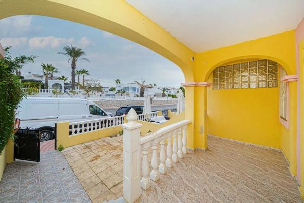 Chalet pareado en calle el Grove