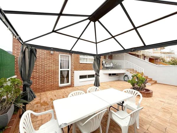 Casa independiente en calle Poetisa Emilia Sempere, 4