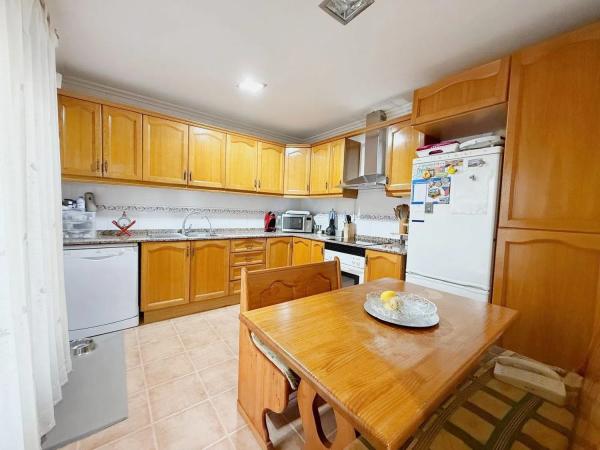 Casa independiente en calle Poetisa Emilia Sempere, 4