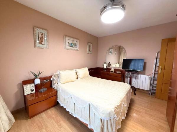 Casa independiente en calle Poetisa Emilia Sempere, 4