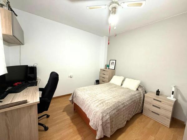 Casa independiente en calle Poetisa Emilia Sempere, 4