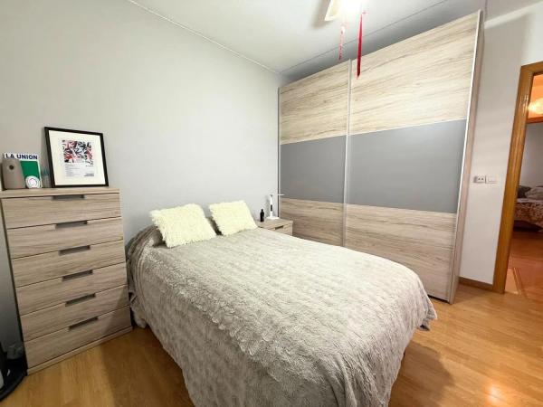 Casa independiente en calle Poetisa Emilia Sempere, 4