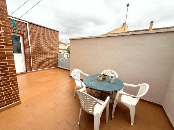 Casa independiente en calle Poetisa Emilia Sempere, 4