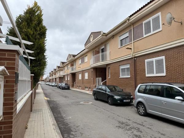 Casa independiente en calle Poetisa Emilia Sempere, 4