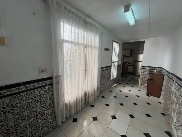 Casa de pueblo en calle Leopoldo Navarr