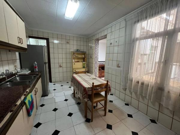 Casa de pueblo en calle Leopoldo Navarr