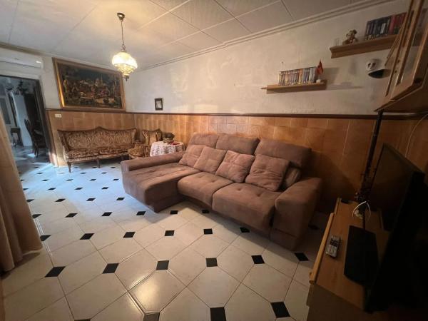 Casa de pueblo en calle Leopoldo Navarr