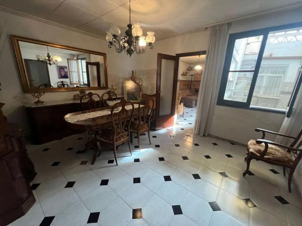 Casa de pueblo en calle Leopoldo Navarr