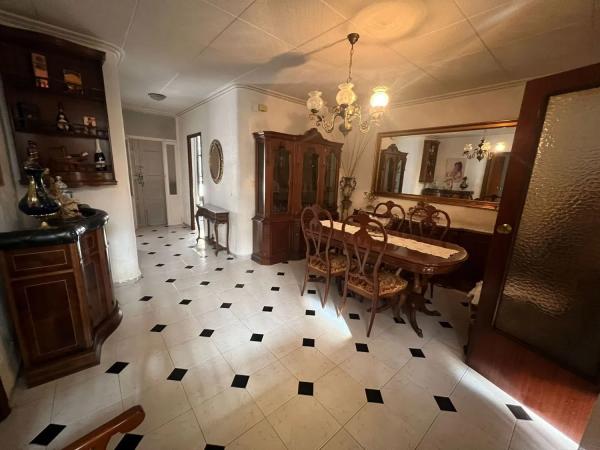 Casa de pueblo en calle Leopoldo Navarr