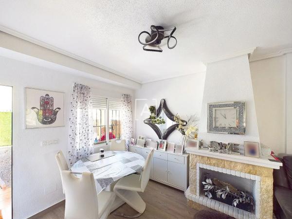 Casa independiente en calle Mimosa, 96