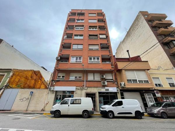 Piso en calle Escultor Navarro Santafé