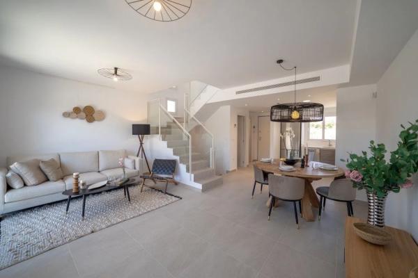 Chalet adosado en calle las Sabinas